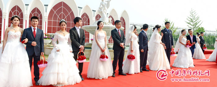 2018年4月22日北京草坪集体婚礼：第21届“爱情海”婚礼京城少见的大草坪