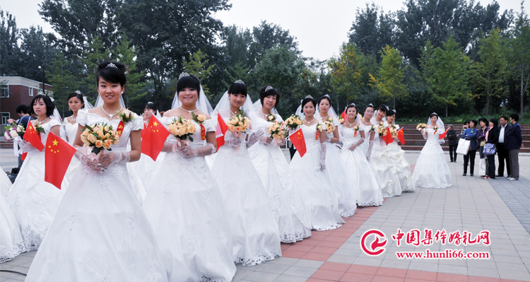 2018年5月1日第43届首都北京集体婚礼：相约北京国婚大典空前盛况
